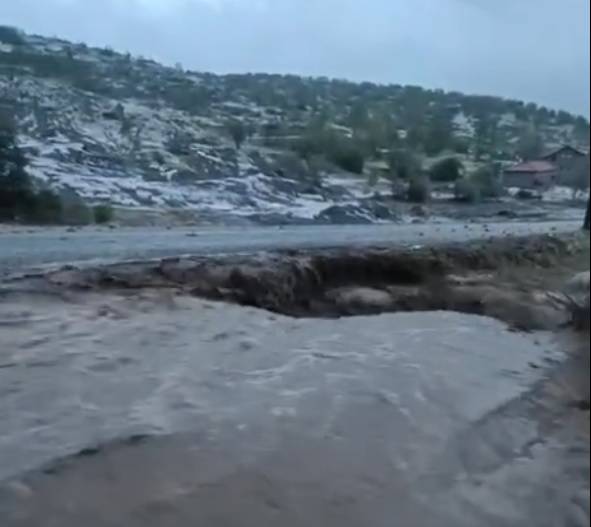 Sağanak vurdu. Köy sular altında kaldı 10